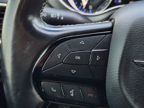 Used 2020 Chrysler Pacifica Touring w/ S Appearance Package FWD image 27