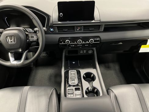 New 2025 Honda Pilot Touring image 21