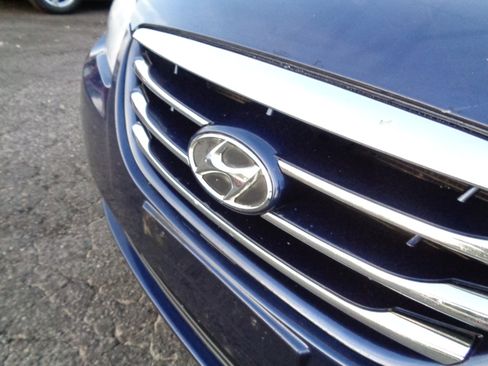 Used 2010 Hyundai Elantra GLS image 9