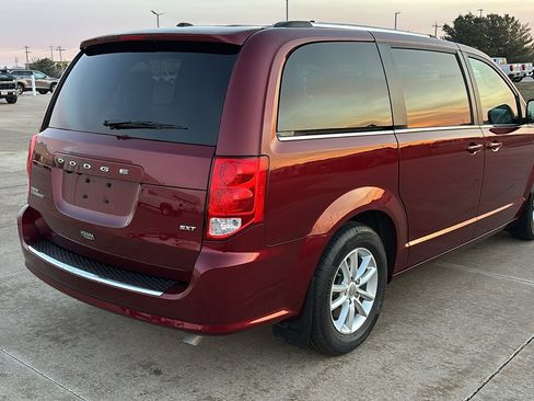 Used 2020 Dodge Grand Caravan SXT w/ Driver Convenience Group image 9