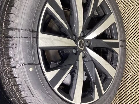 New 2026 Volvo XC90 B5 Core image 9