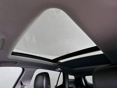 Used 2024 GMC Terrain SLT image 32