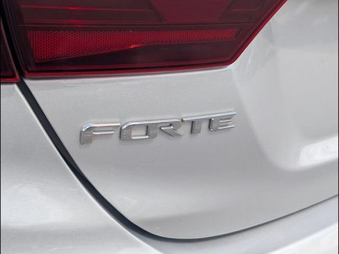 Used 2019 Kia Forte LXS FWD image 19