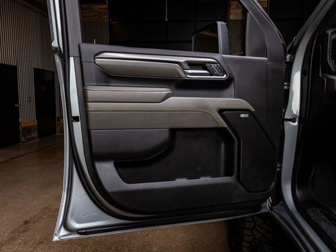 Used 2024 Chevrolet Silverado 2500 ZR2 w/ Technology Package image 36