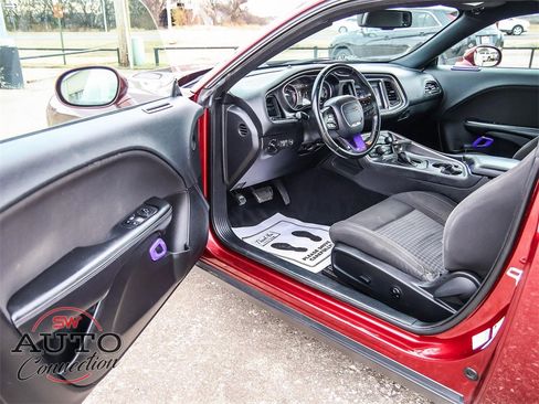 Used 2020 Dodge Challenger SXT image 18