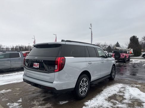 Used 2025 Ford Expedition Active image 7