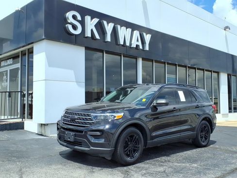 Used 2023 Ford Explorer XLT w/ Class IV Trailer Tow Package RWD image 1
