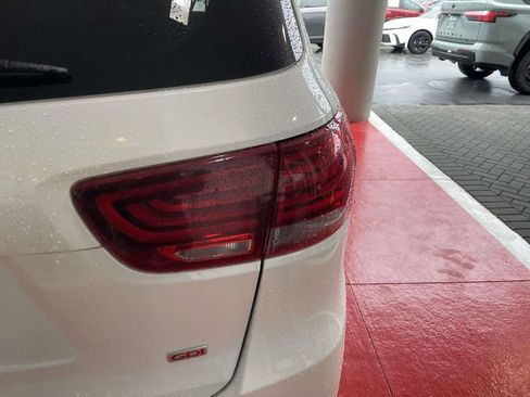 Used 2020 Kia Sorento LX image 16