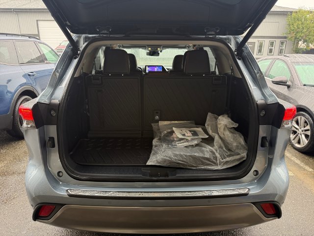 Used 2023 Toyota Highlander Platinum AWD/4WD image 23