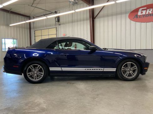 Used 2010 Ford Mustang Premium RWD image 39