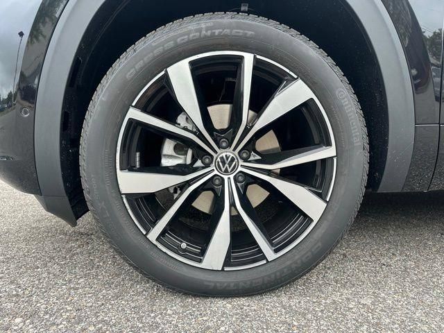 New 2025 Volkswagen Atlas Cross Sport SEL Premium R-Line AWD/4WD image 10