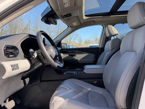 Certified 2024 Honda Pilot Touring image 14