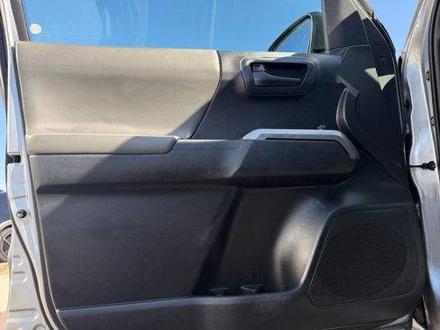Used 2020 Toyota Tacoma SR5 image 10