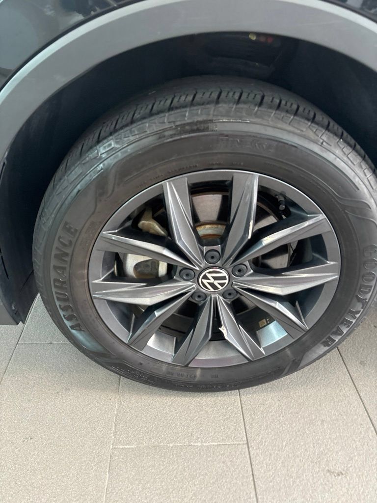 Used 2023 Volkswagen Tiguan SE AWD/4WD image 13