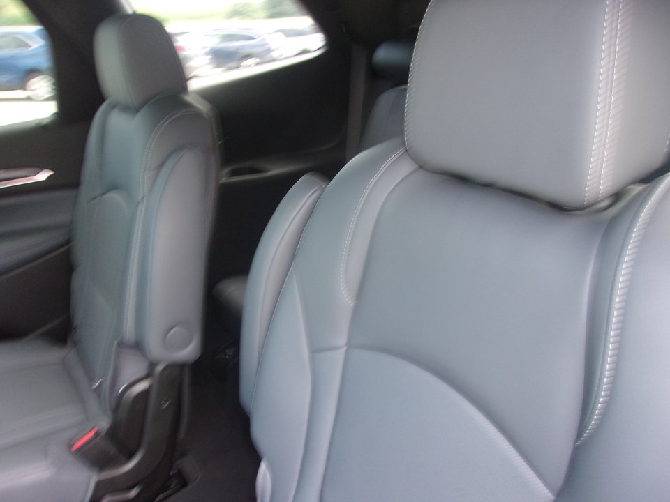 Used 2024 Buick Enclave Premium AWD/4WD image 18