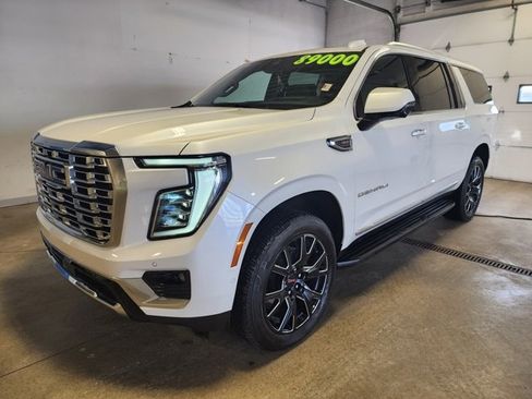 Used 2025 GMC Yukon XL Denali w/ Advanced Technology Package image 8