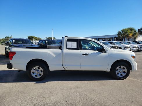 Used 2022 Nissan Titan S image 8
