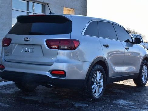 Used 2019 Kia Sorento LX image 11