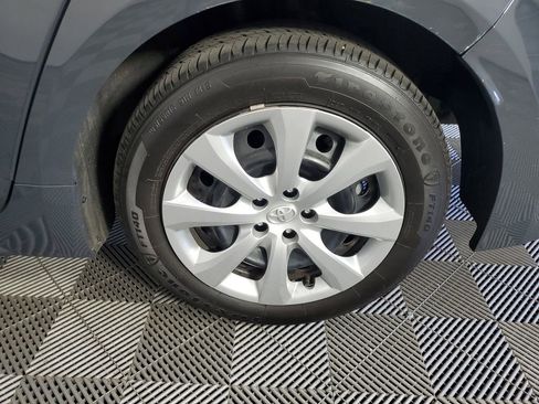 Used 2025 Toyota Corolla LE image 31