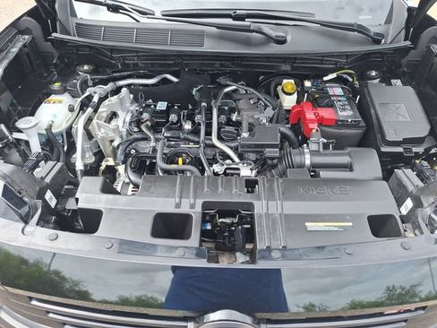 Certified 2025 Nissan Kicks SR FWD image 22