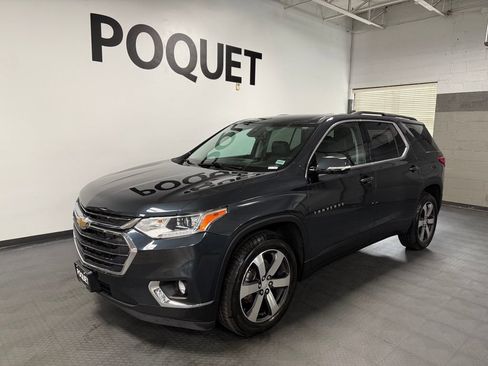 Used 2020 Chevrolet Traverse LT w/ LT Premium Package AWD/4WD image 2
