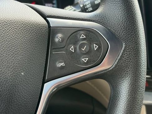 Used 2022 Chevrolet Traverse LS FWD image 22