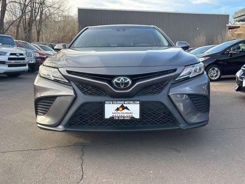 Used 2020 Toyota Camry SE image 2