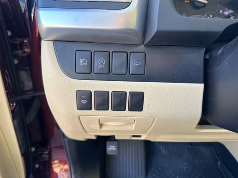 Used 2018 Toyota Highlander SE image 19