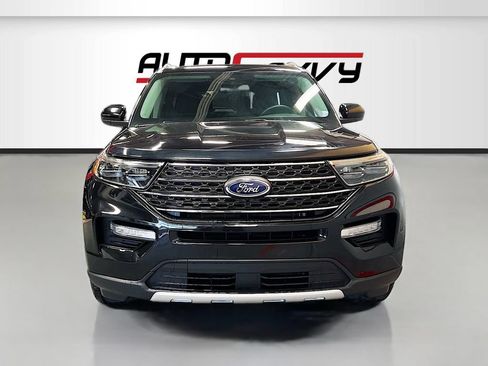 Used 2023 Ford Explorer XLT w/ Equipment Group 202A AWD/4WD image 2