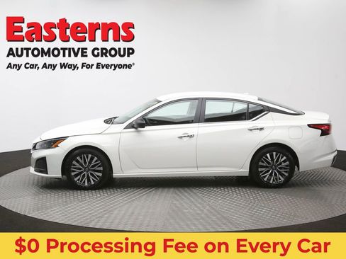 Used 2025 Nissan Altima 2.5 SV FWD image 59