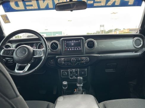 Used 2019 Jeep Wrangler Unlimited Sahara AWD/4WD image 10