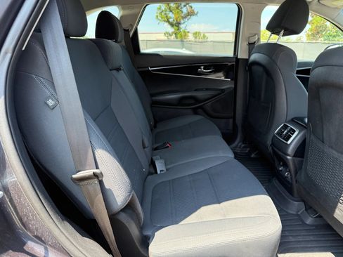 Used 2019 Kia Sorento FWD image 20