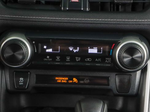 Used 2020 Toyota RAV4 LE image 20