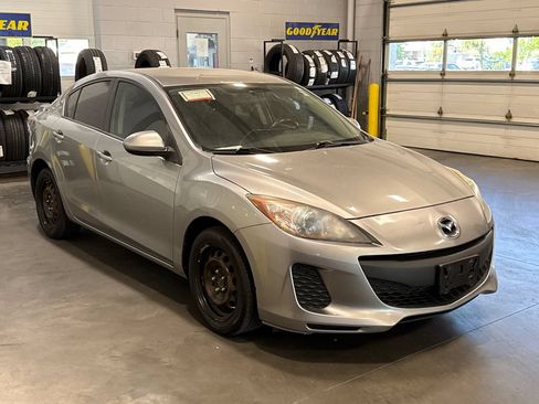 Used 2013 MAZDA MAZDA3 i Sport FWD image 3