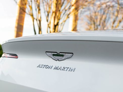 Used 2019 Aston Martin DB11 Coupe image 8