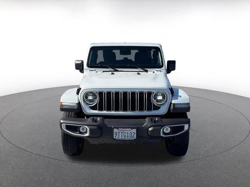 Used 2025 Jeep Wrangler Sahara AWD/4WD image 4