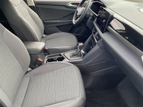 New 2026 Volkswagen Taos SE image 8