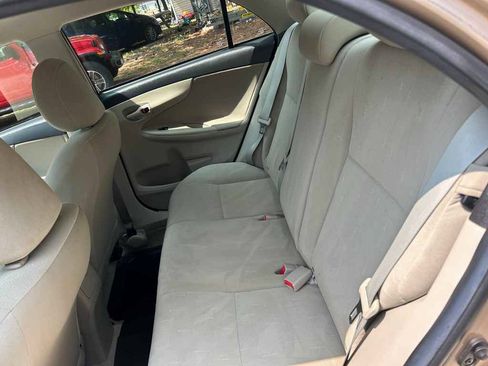 Used 2012 Toyota Corolla L FWD image 11