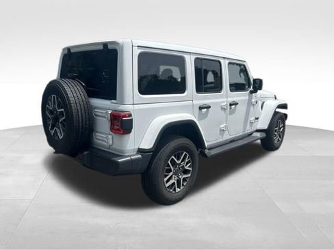 Used 2025 Jeep Wrangler Unlimited Sahara AWD/4WD image 5