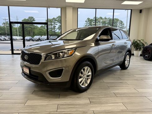 Used 2018 Kia Sorento L FWD image 3