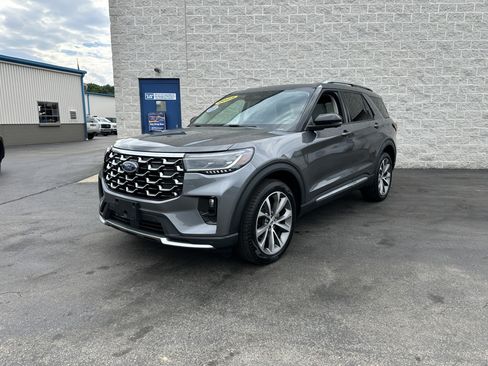 Used 2025 Ford Explorer Platinum w/ Ultimate Package AWD/4WD image 2