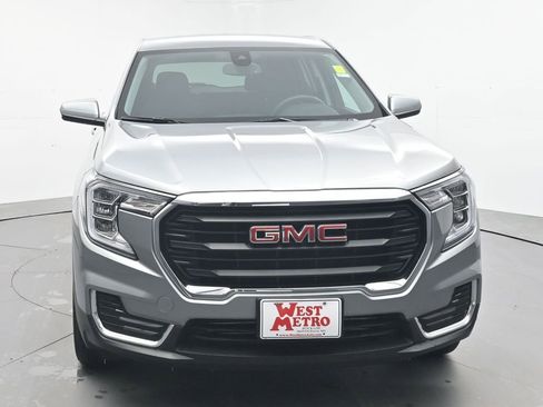 Used 2024 GMC Terrain SLE image 24