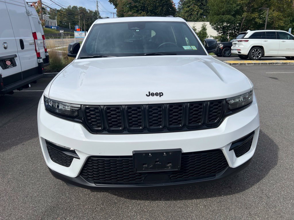 Used 2025 Jeep Grand Cherokee Limited AWD/4WD image 2