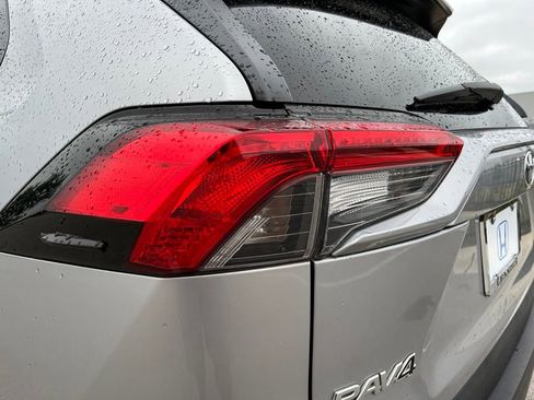 Used 2020 Toyota RAV4 LE AWD/4WD image 7
