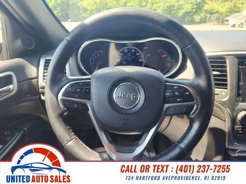 Used 2018 Jeep Grand Cherokee Altitude AWD/4WD image 16