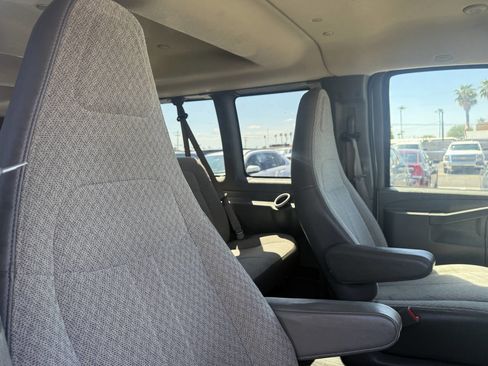 Used 2018 GMC Savana 3500 LT w/ LT Preferred Equipment Group image 32