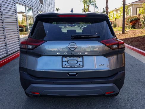Used 2023 Nissan Rogue SV image 6