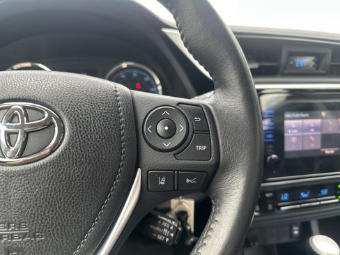 Used 2017 Toyota Corolla SE FWD image 31