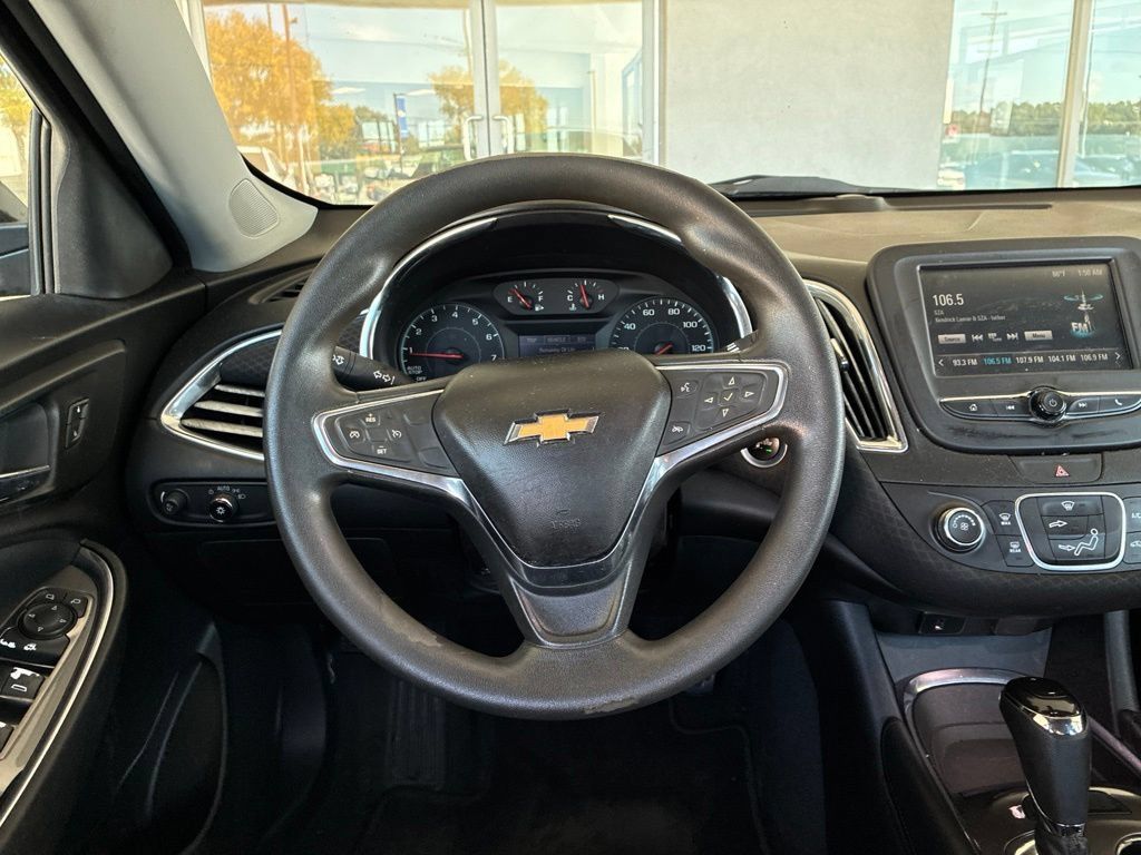 Used 2018 Chevrolet Malibu LT FWD image 18