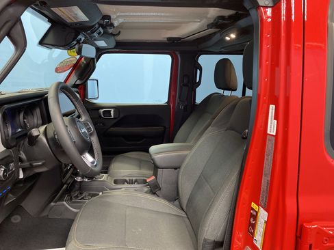 Certified 2025 Jeep Wrangler Sahara w/ Safety Group image 9